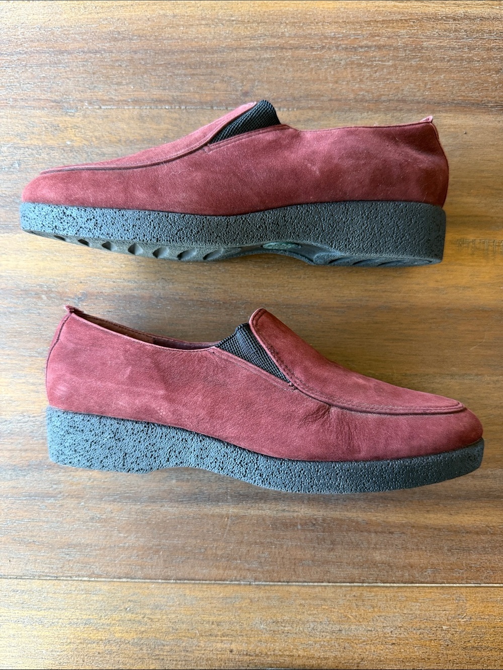 NWOT-  Vintage Capezio Women's Slip-On Suede Loafers - Burgundy - size 8.5